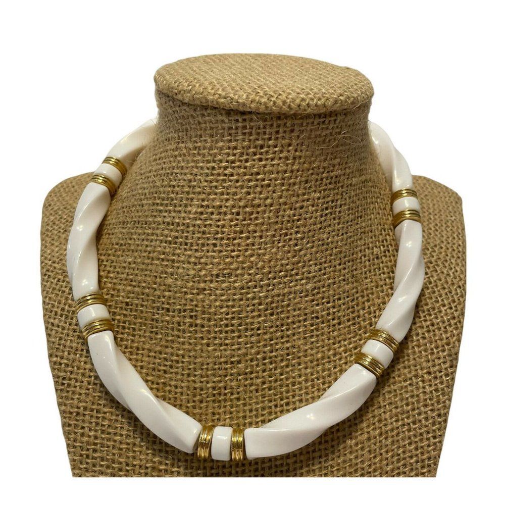 vintage white  gold Tone beaded Collar necklace screw Ball closure  17” 70s 80s